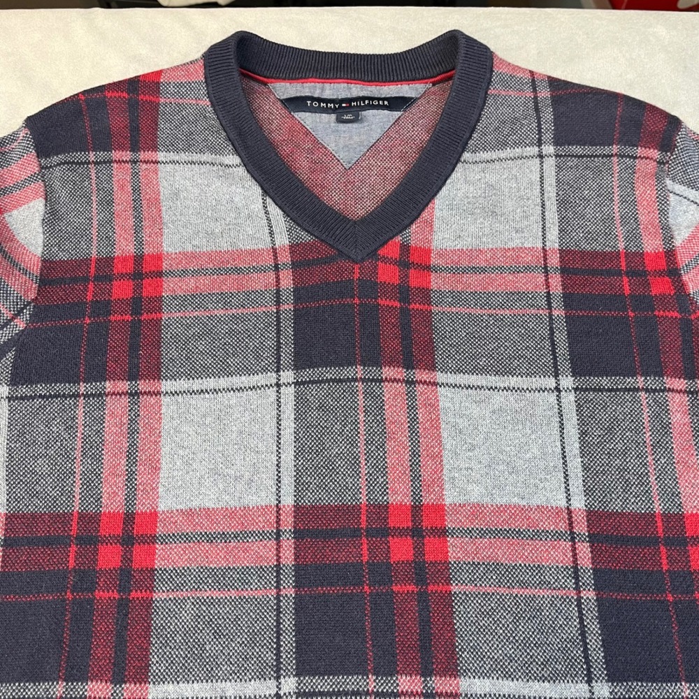 Tommy Hilfiger Plaid V-Neck Sweater Men's Large Gray Red Cotton Blend - Picture 4 of 8